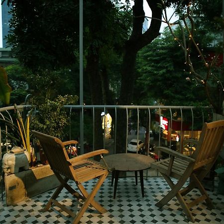 Bed and Breakfast The First Ba Trieu Ha Noi Ханой Экстерьер фото